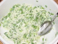 салат из зелёной редьки с луком и майонезом